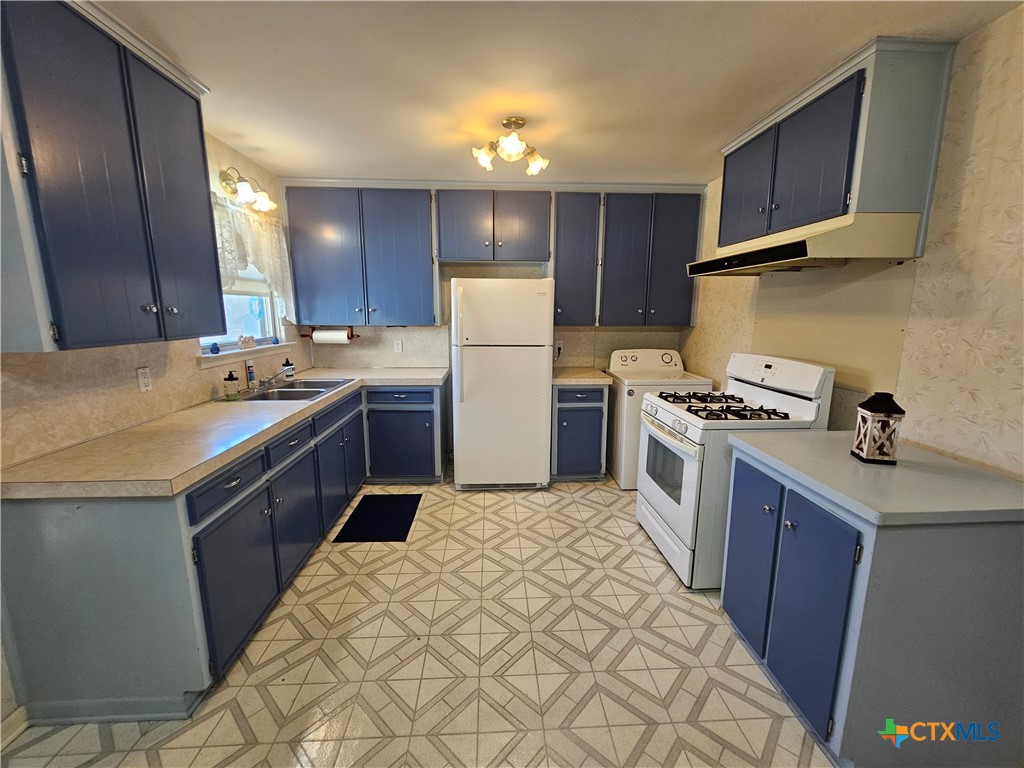 1305 Alta Mira Drive Property Photo 11
