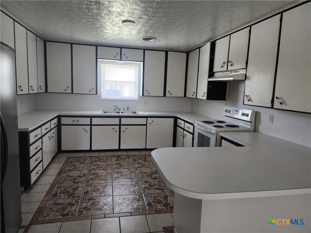 1700 Estelle Avenue Property Photo 4