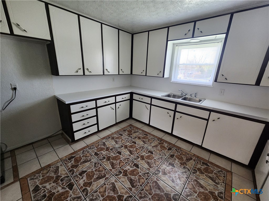 1700 Estelle Avenue Property Photo 5