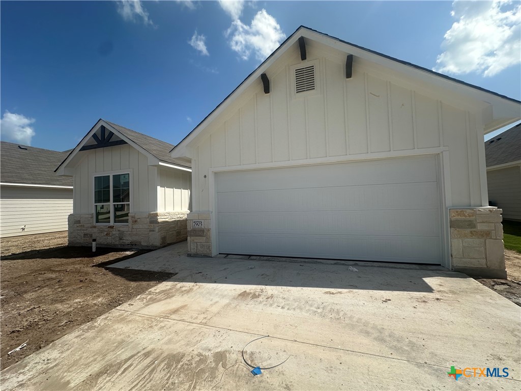7905 Smoke Creek Lane Property Photo 1