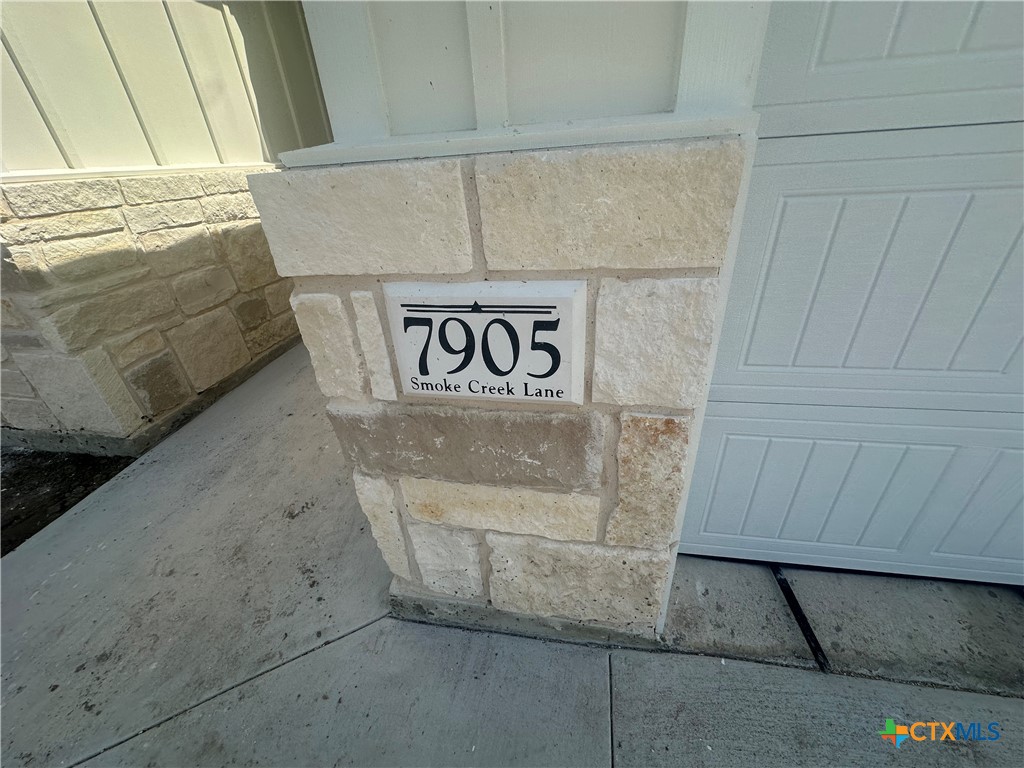 7905 Smoke Creek Lane Property Photo 2