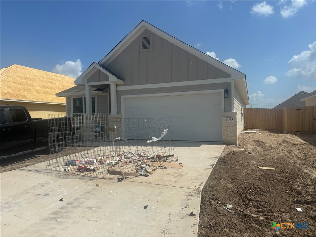 7813 Smoke Creek Lane Property Photo 1