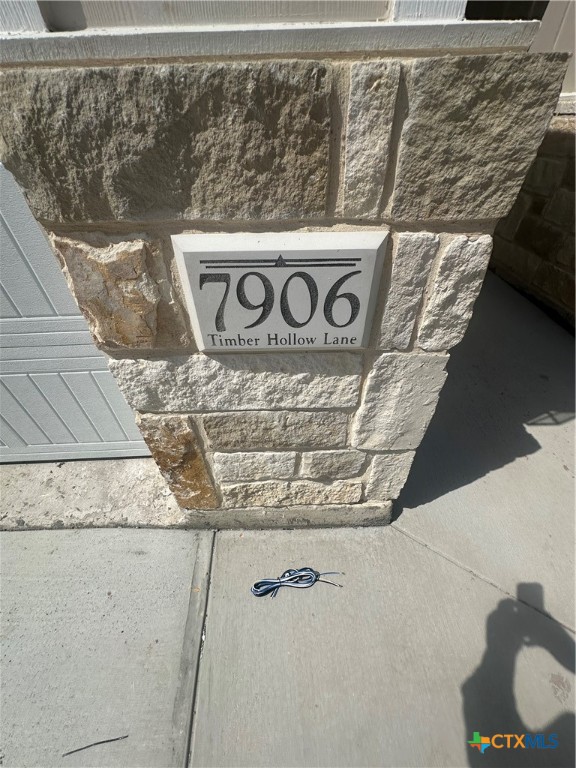 7906 Timber Hollow Lane Property Photo 4