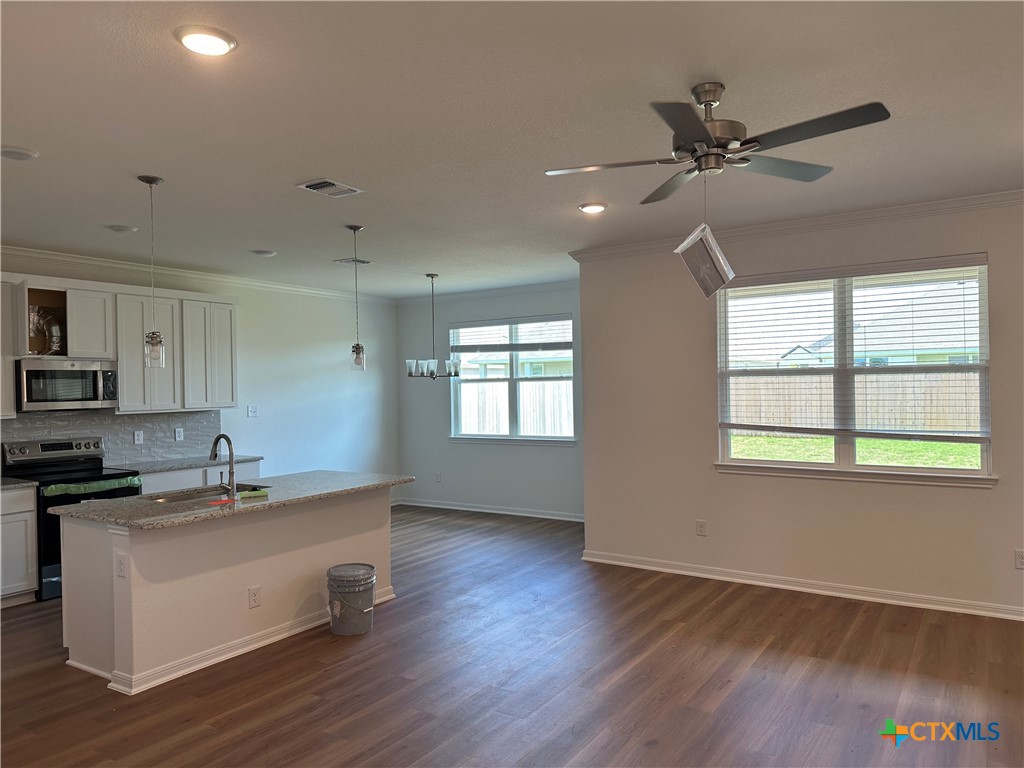 7906 Timber Hollow Lane Property Photo 5