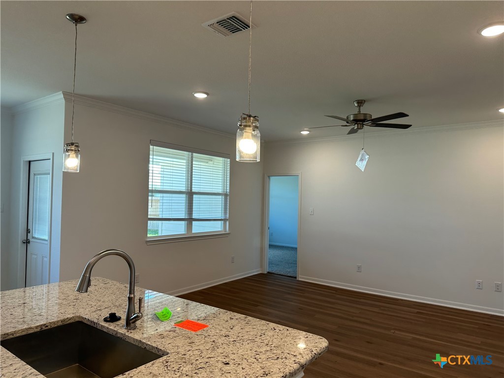 7906 Timber Hollow Lane Property Photo 6