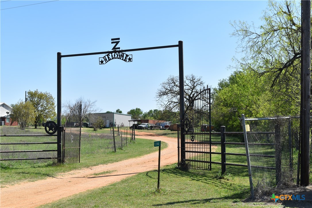1204 Fm 2095 Property Photo 2