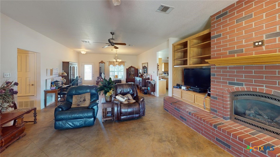 1204 Fm 2095 Property Photo 14