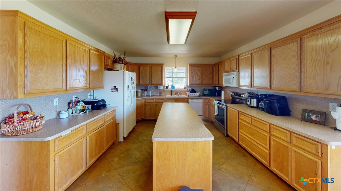 1204 Fm 2095 Property Photo 18