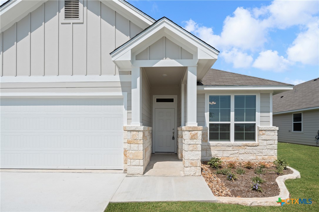 7814 Timber Hollow Lane Property Photo 2