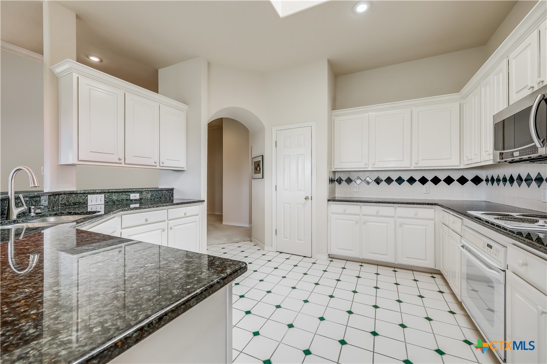 20725 Henry Avenue Property Photo 8