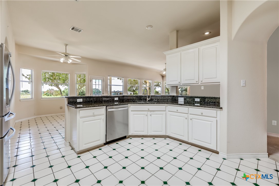 20725 Henry Avenue Property Photo 9