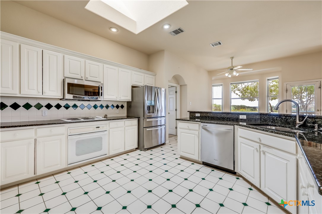 20725 Henry Avenue Property Photo 10