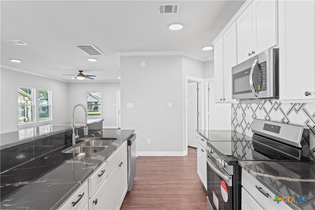 1009 St Louis Street Property Photo 2