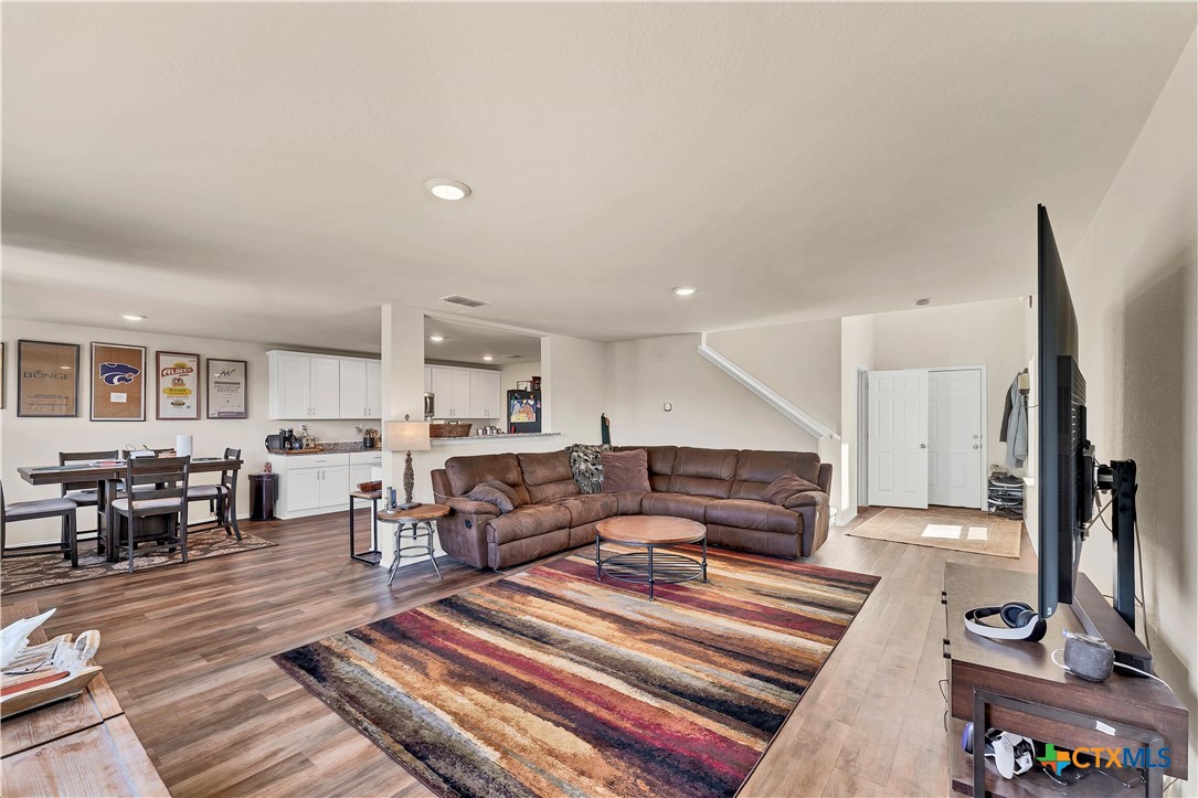 6007 Bluestem Way Property Photo 3