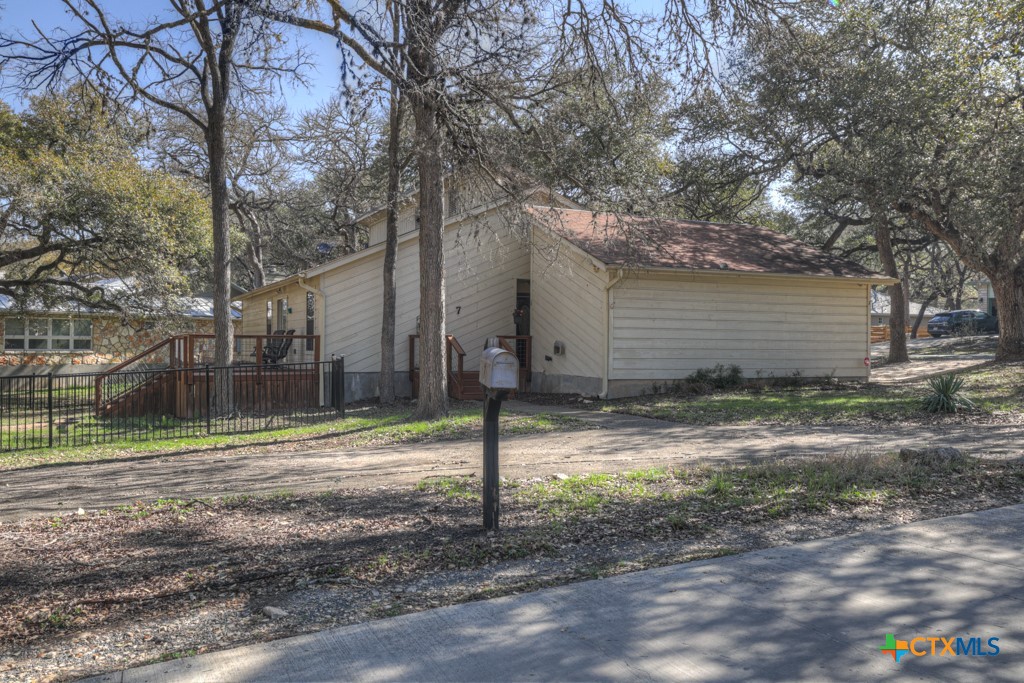 7 Brookhollow Drive Property Photo 3