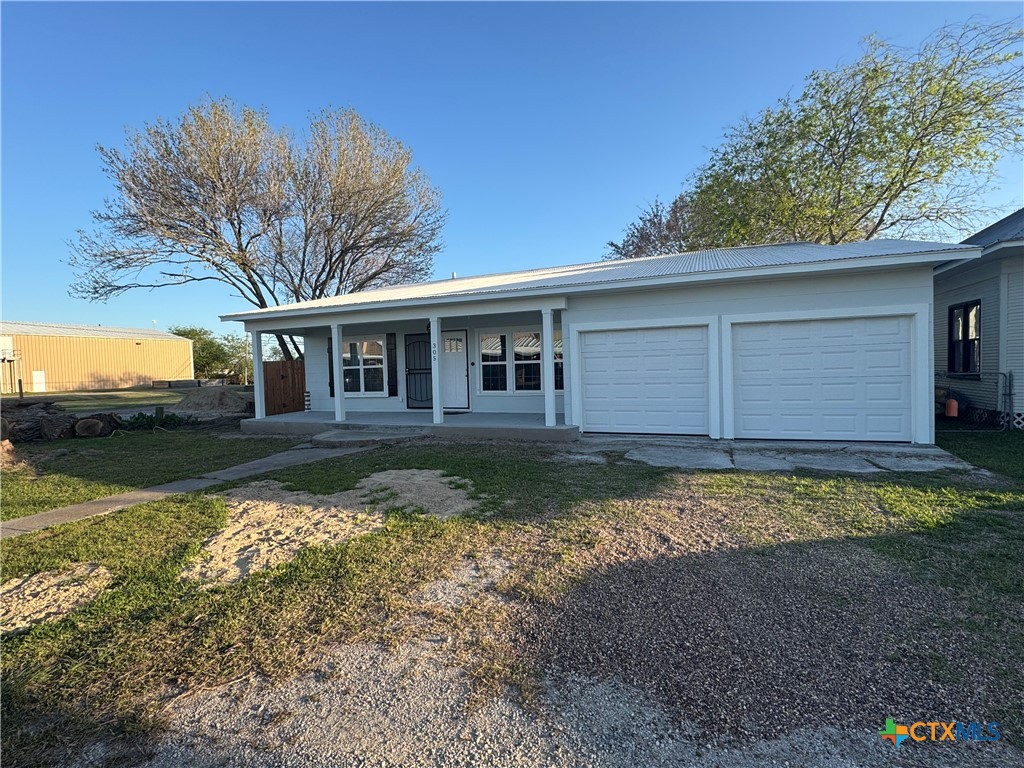 305 W Dallas Avenue Property Photo