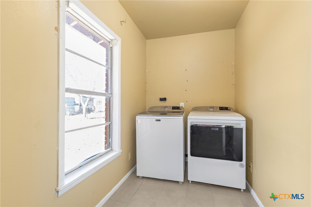 266 E Live Oak Street Property Photo 9