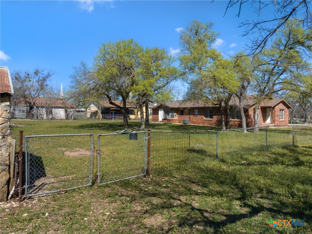 266 E Live Oak Street Property Photo 21