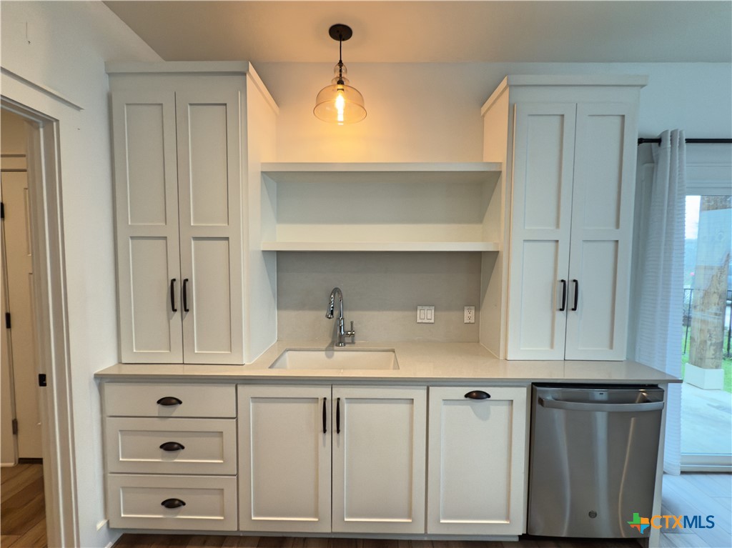 424 Stagecoach Trail Property Photo 6