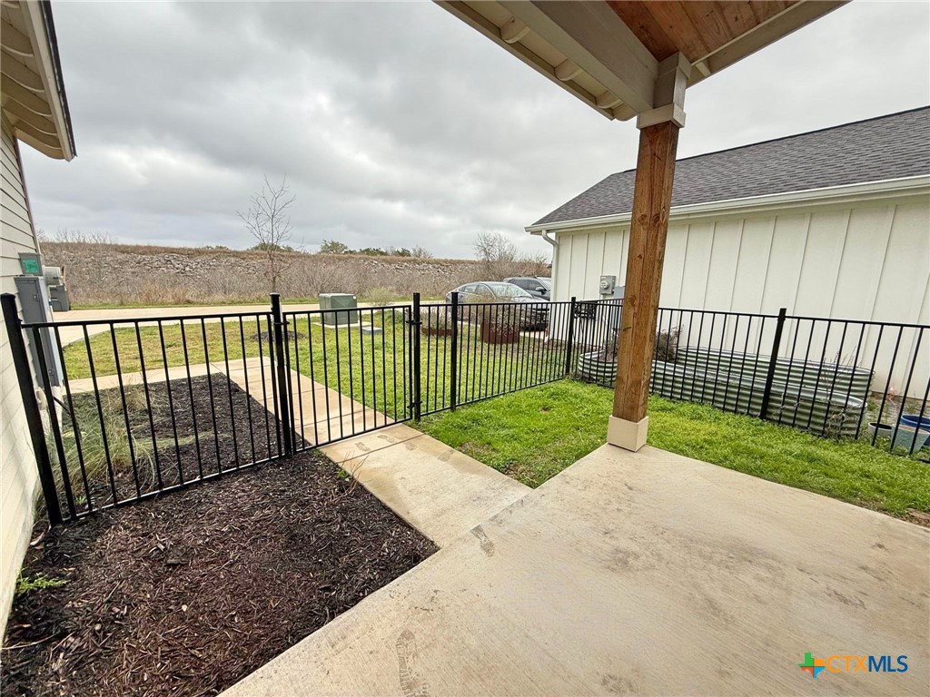 424 Stagecoach Trail Property Photo 32