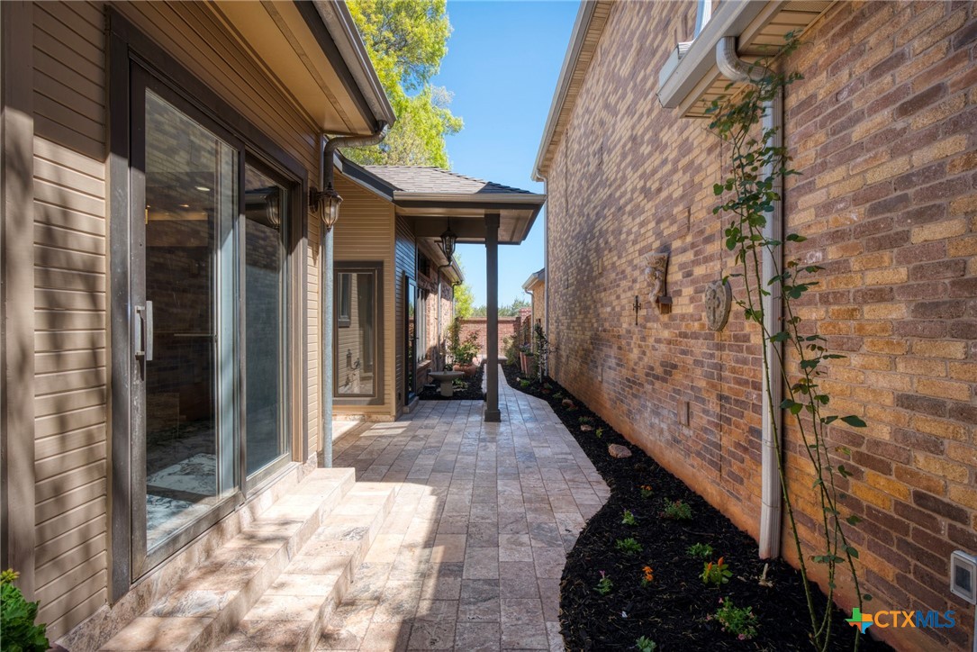 1328 Patio Drive Property Photo 3