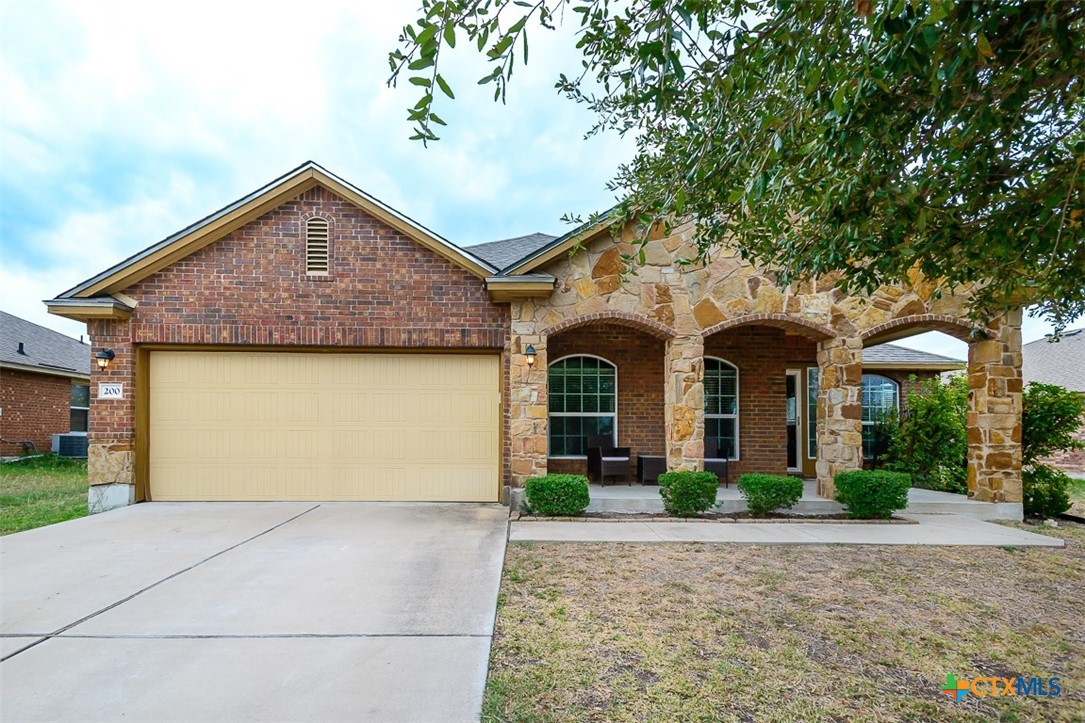 200 Splawn Ranch Road Property Photo 1