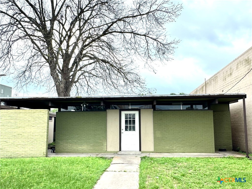 611 N Esplanade Street Property Photo 2