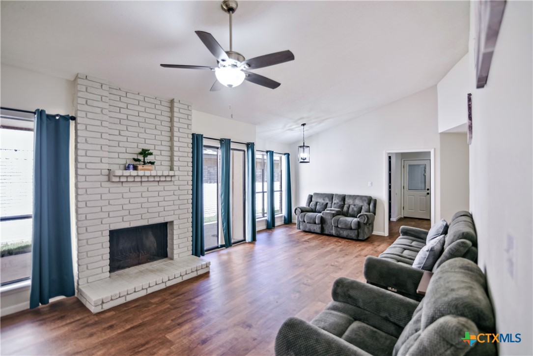 212 Planters Drive Property Photo 4