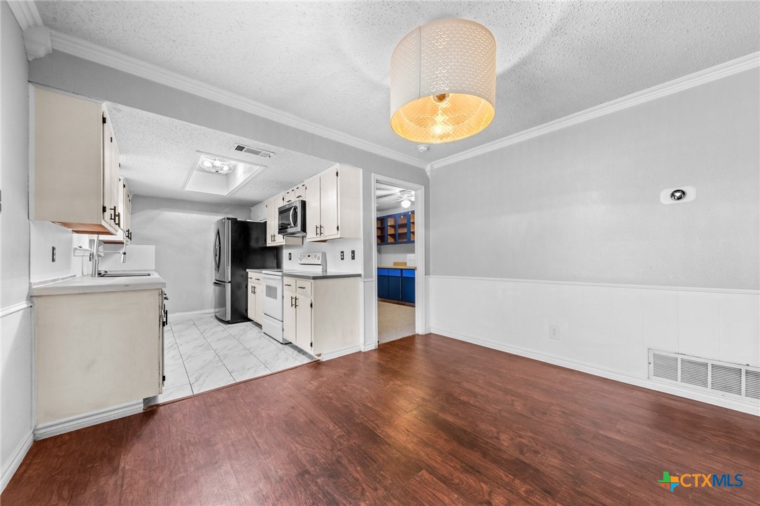 4501 Mountain View Drive Property Photo 7