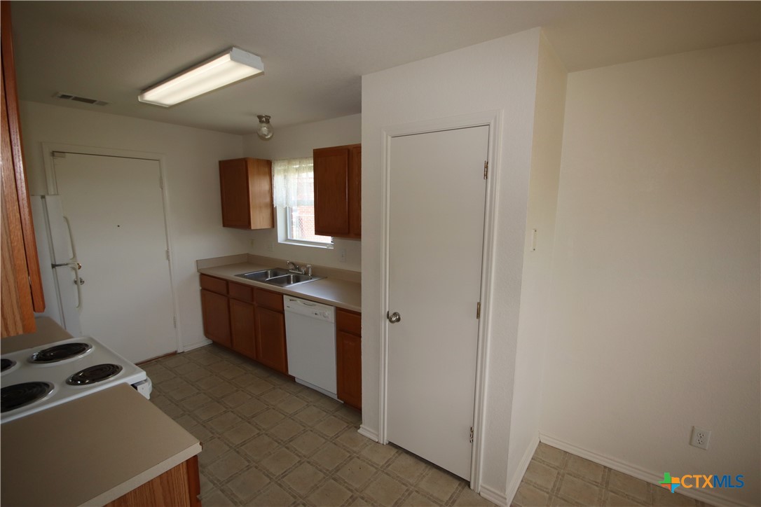 3102 Viewcrest Drive Property Photo 8