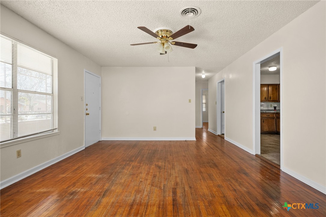 302 Easy Street Property Photo 6