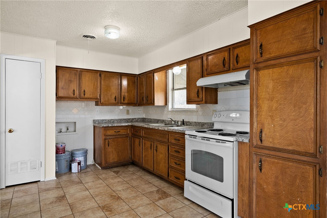 302 Easy Street Property Photo 10