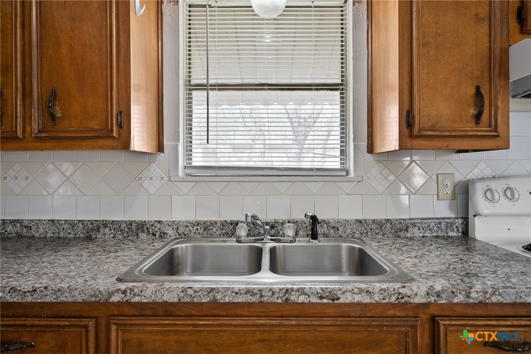 302 Easy Street Property Photo 11