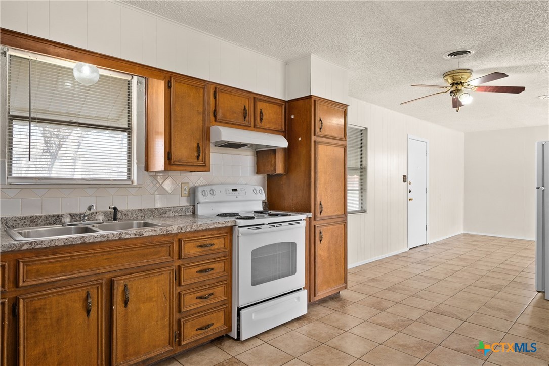 302 Easy Street Property Photo 12