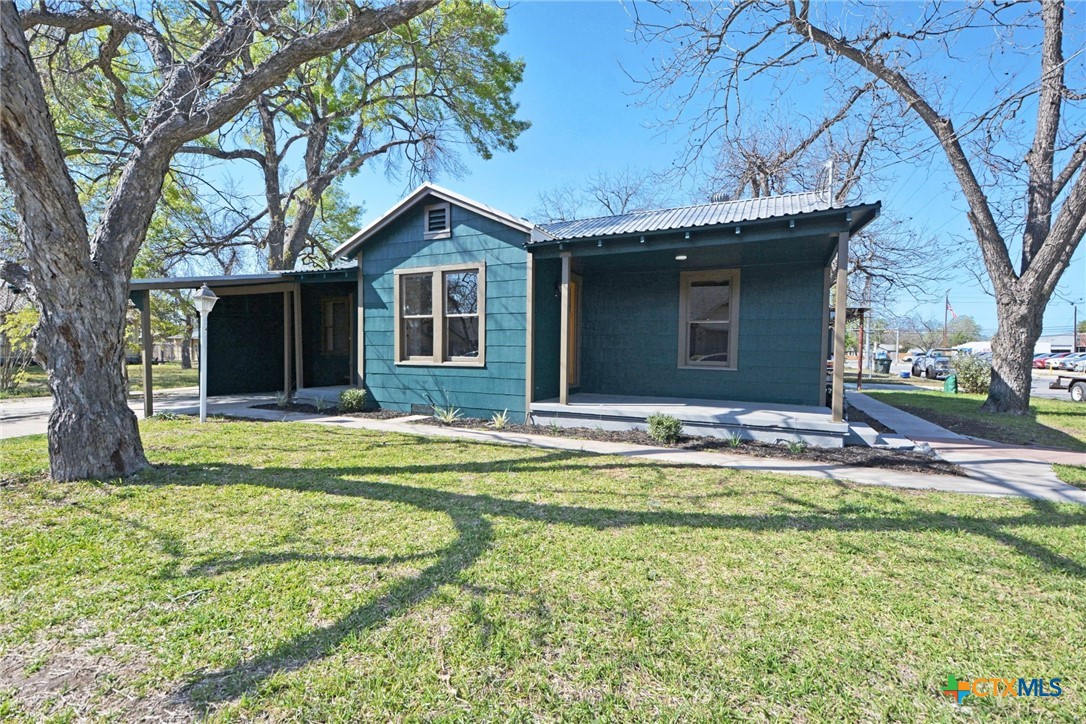 530 E Weinert Street Property Photo 1
