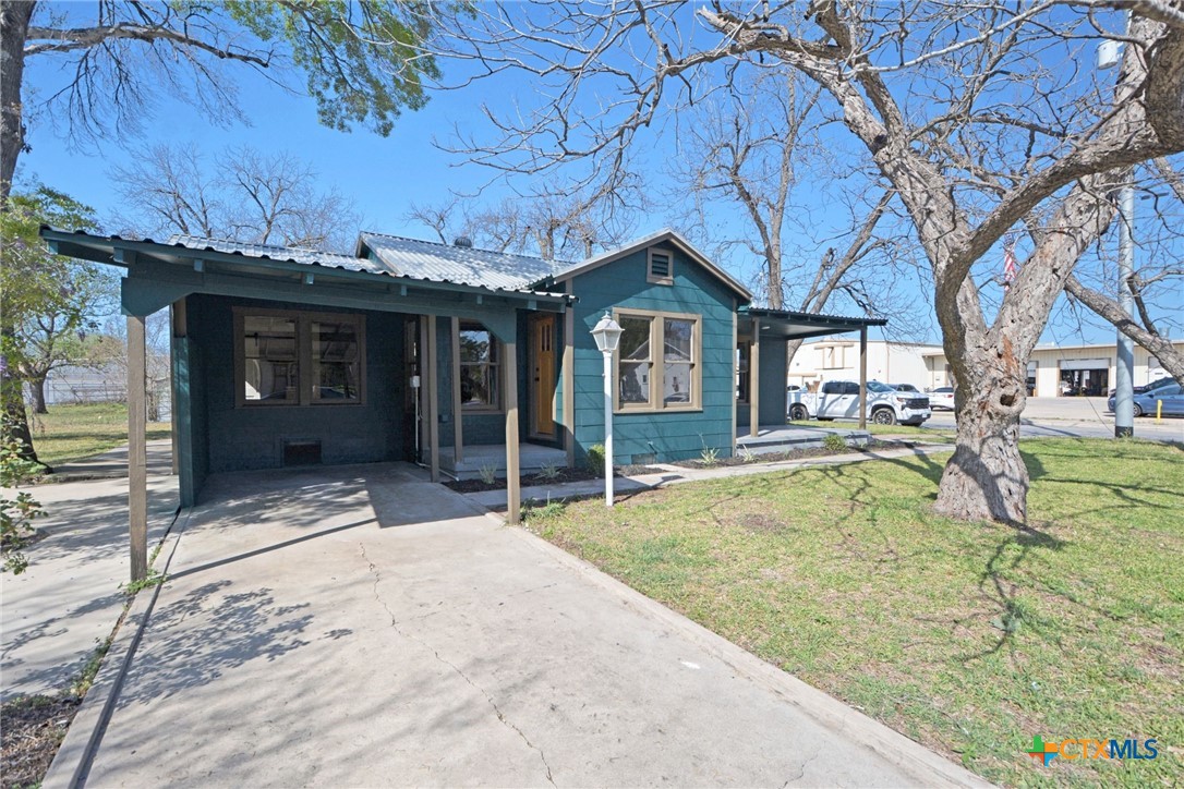 530 E Weinert Street Property Photo 3
