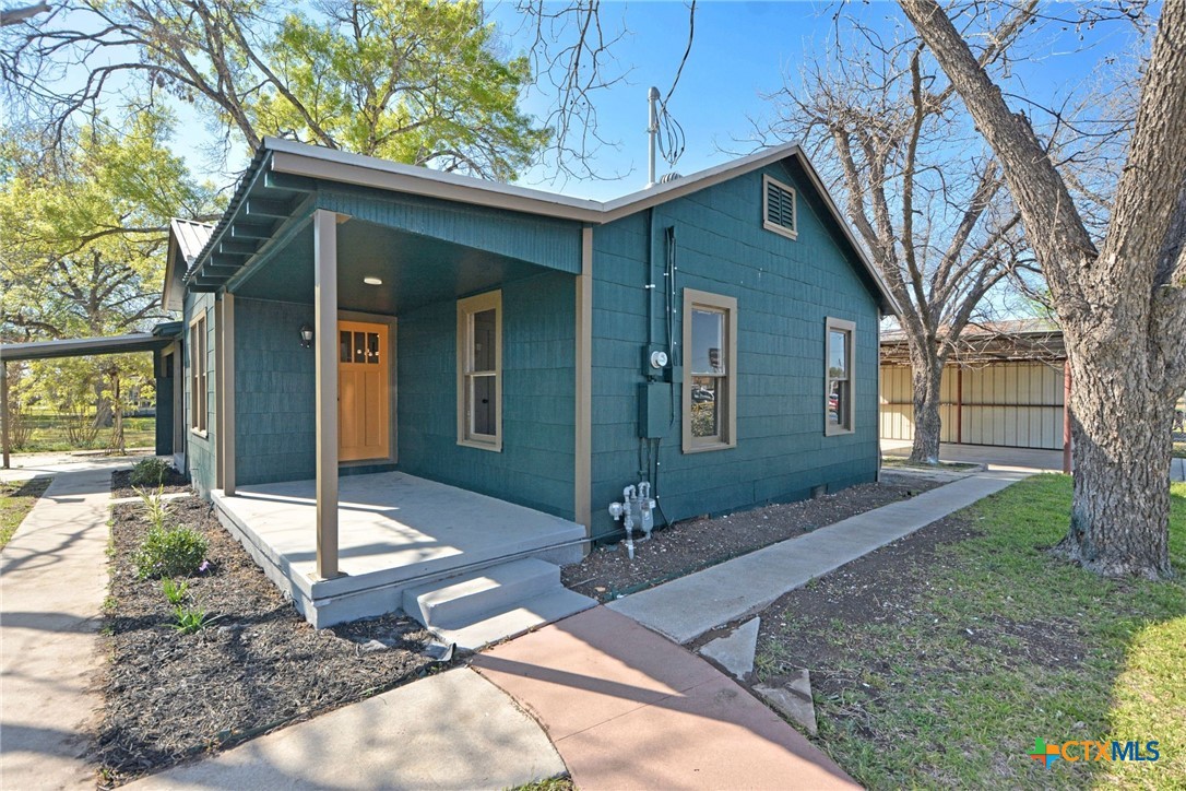 530 E Weinert Street Property Photo 5