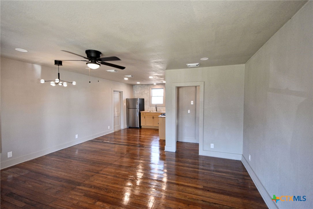 530 E Weinert Street Property Photo 6