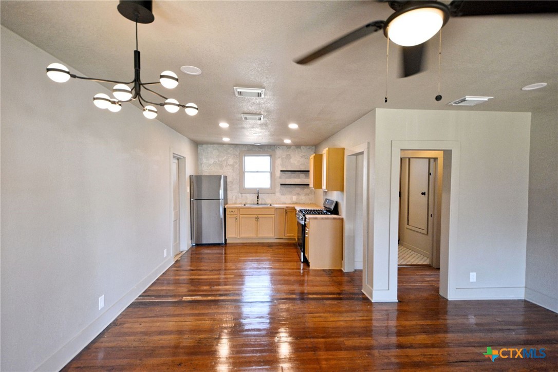 530 E Weinert Street Property Photo 7