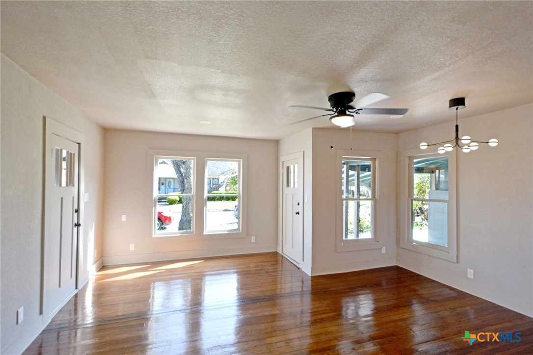 530 E Weinert Street Property Photo 8