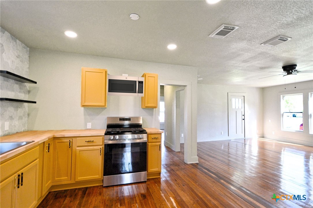 530 E Weinert Street Property Photo 10