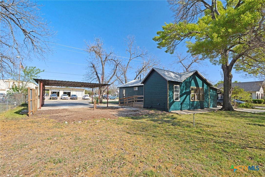 530 E Weinert Street Property Photo 30