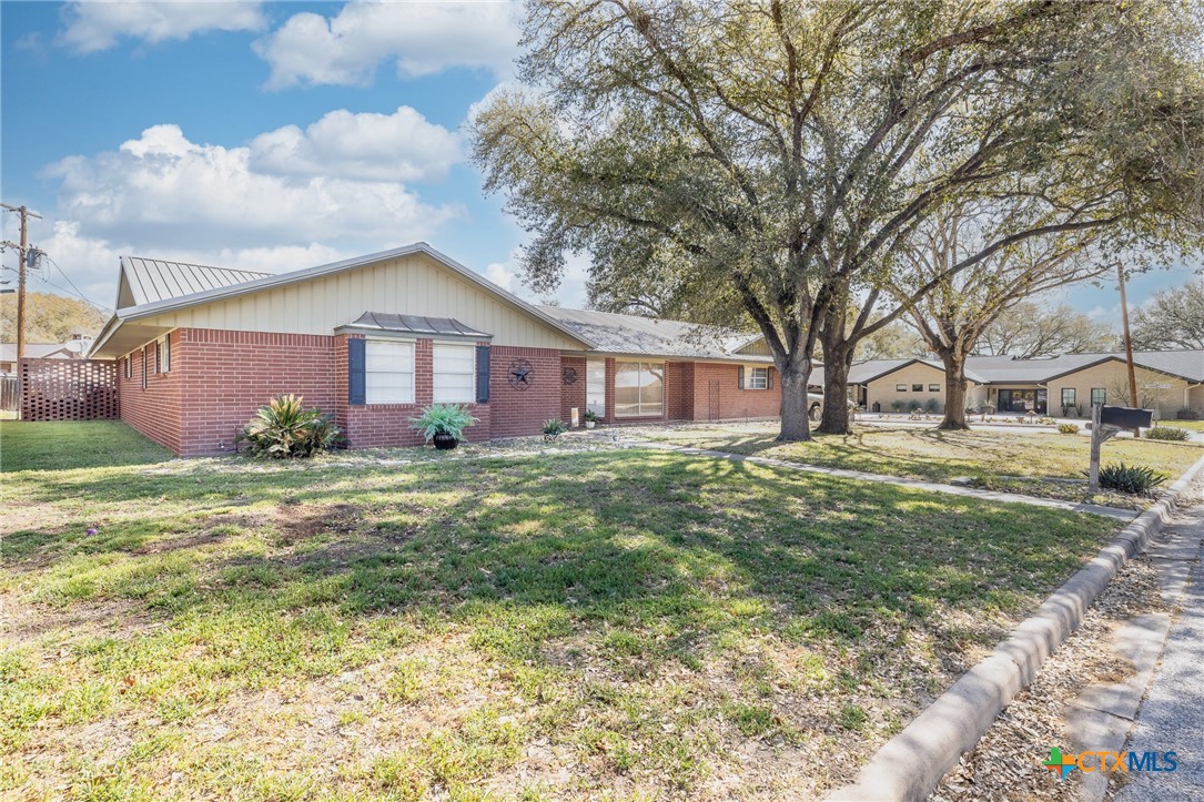 1413 Summit Drive Property Photo