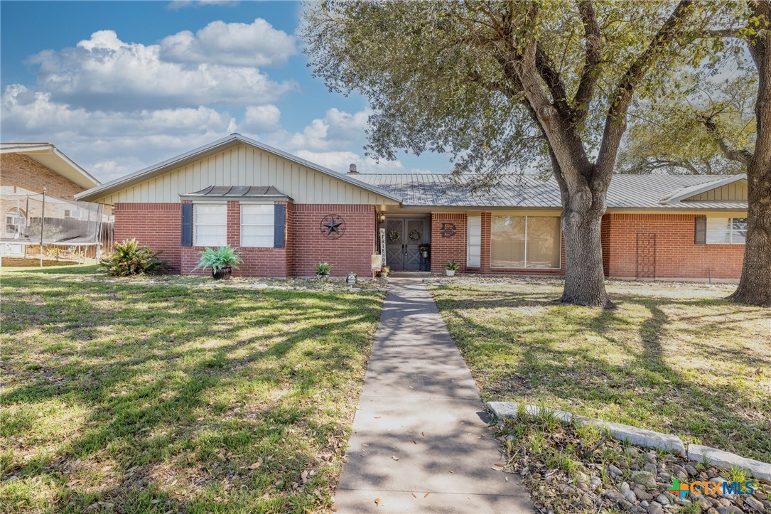 1413 Summit Drive Property Photo 2