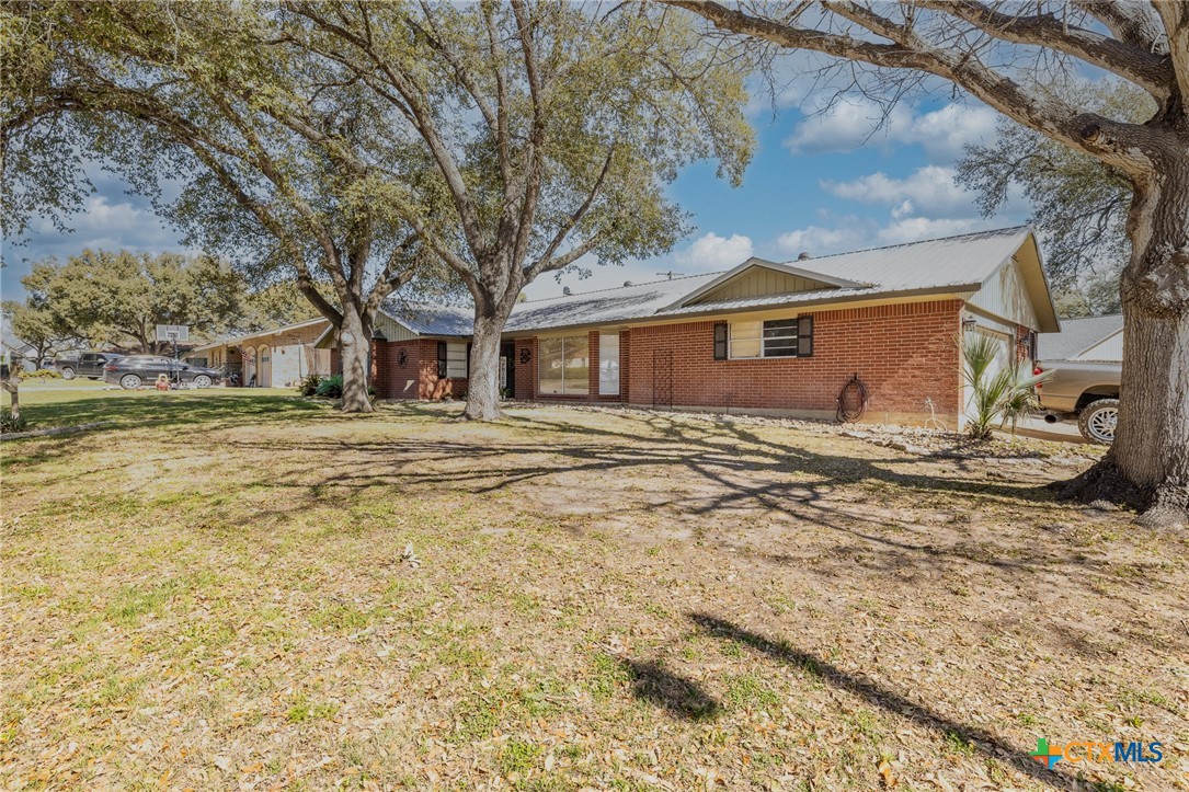 1413 Summit Drive Property Photo 3