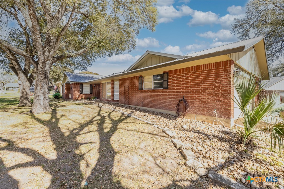 1413 Summit Drive Property Photo 4