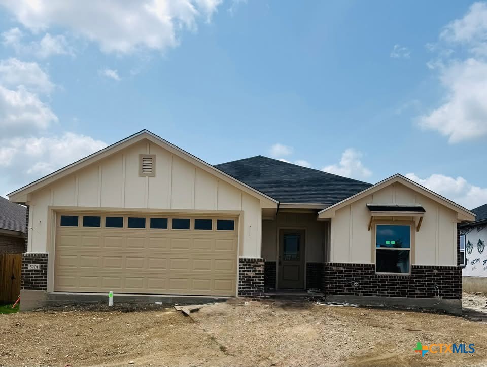 5201 White Rose Drive Property Photo 1