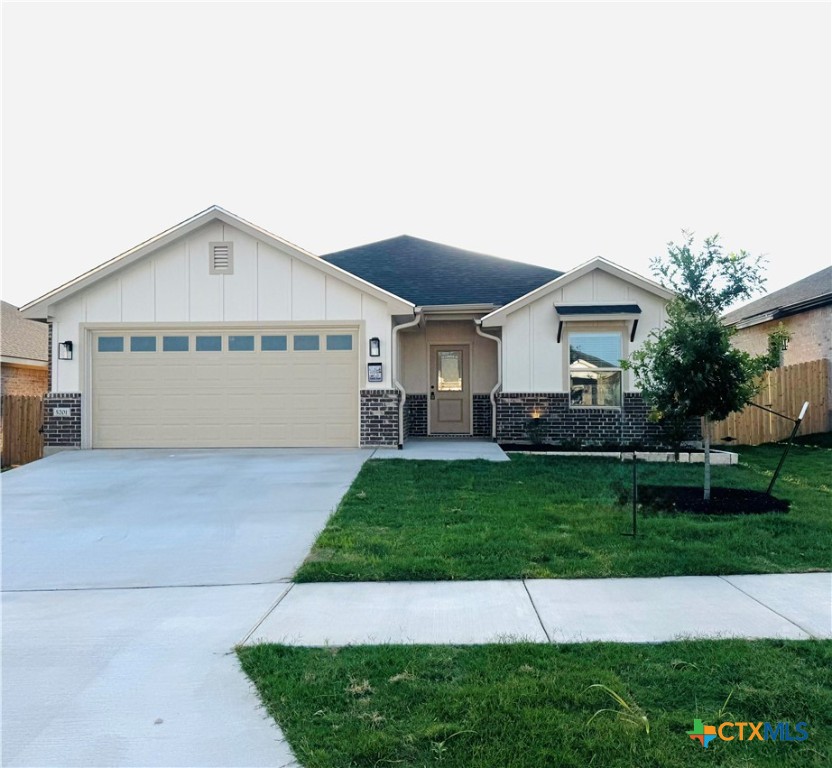 5201 White Rose Drive Property Photo 2