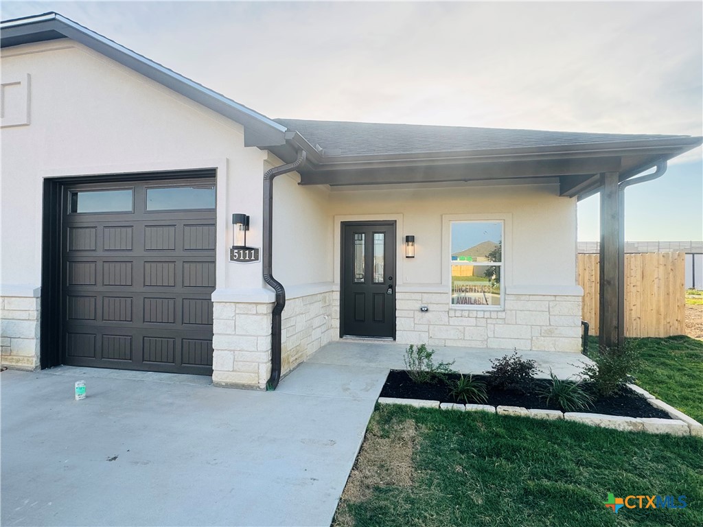 5111 White Rose Drive Property Photo 1