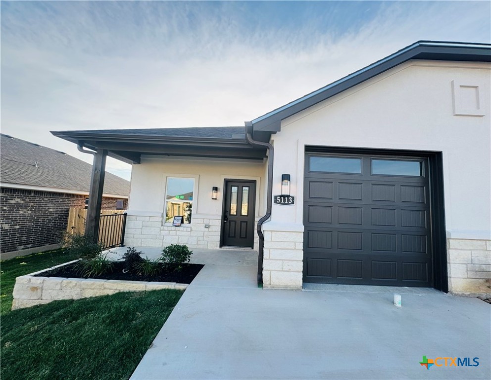 5113 White Rose Drive Property Photo 1